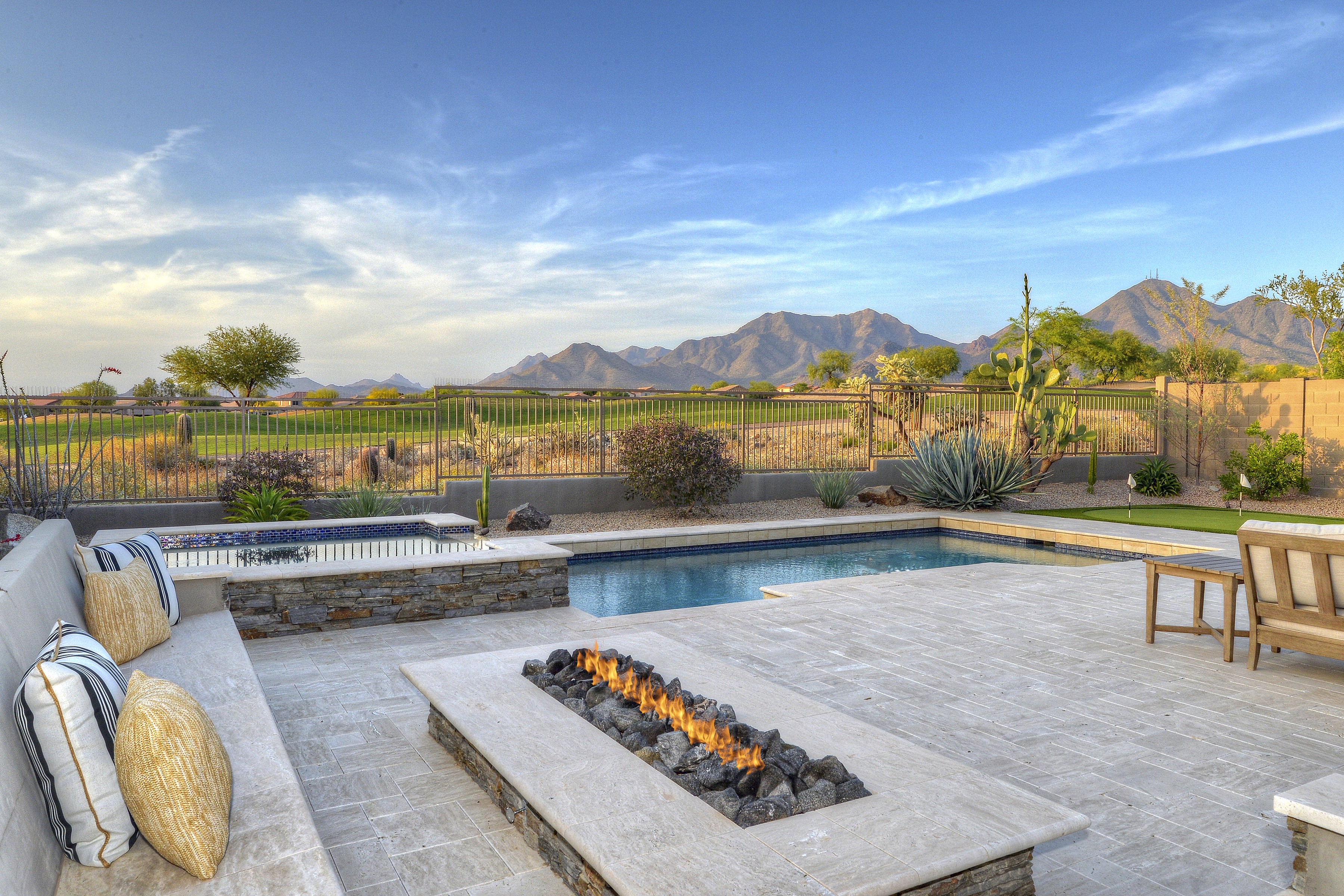 Cactus Corridor vs. Paradise Valley: Comparing Estate Neighborhoods